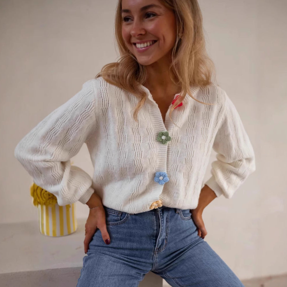 Damen kofta med kreativa knapppdetaljer och strukturerat mönster Mirla-Eva Jonsson