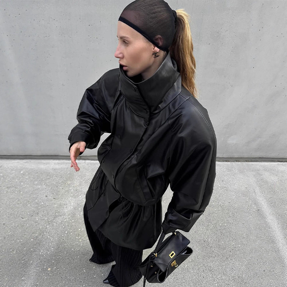 Damen konstläderjacka med moderiktig oversized passform och justerbart bälte Mirla-Eva Jonsson