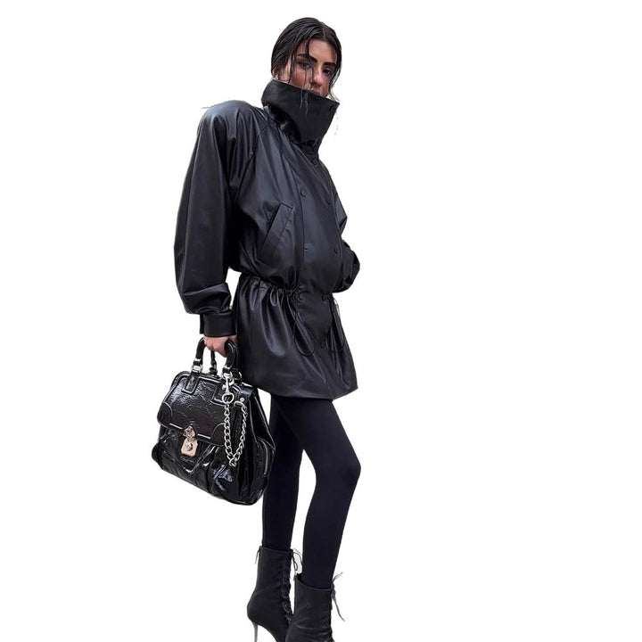 Damen konstläderjacka med moderiktig oversized passform och justerbart bälte Mirla-Eva Jonsson