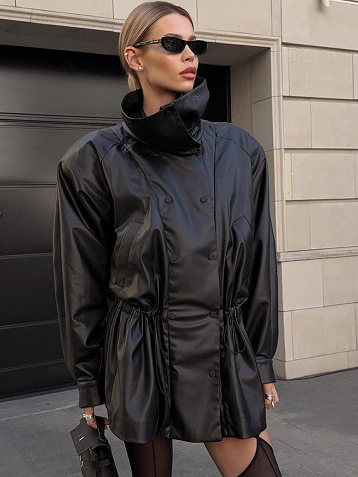 Damen konstläderjacka med moderiktig oversized passform och justerbart bälte Mirla-Eva Jonsson
