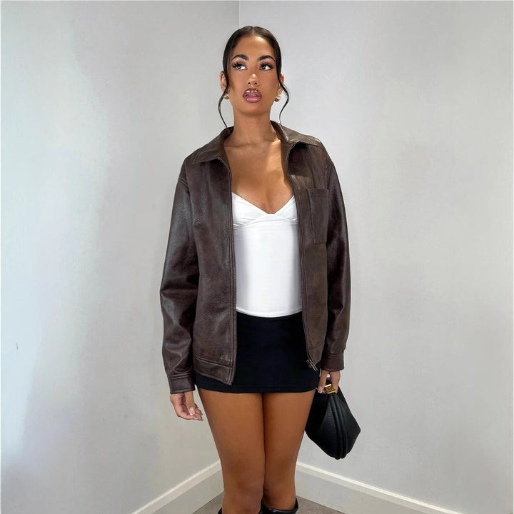 Damen konstläderjacka med oversized snitt och praktisk bröstficka Mirla-Eva Jonsson