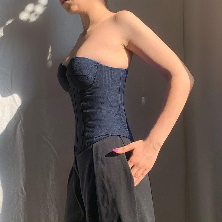 Damen korsett topp med hjärtformad halsringning och figursydd design Mirla-Eva Jonsson