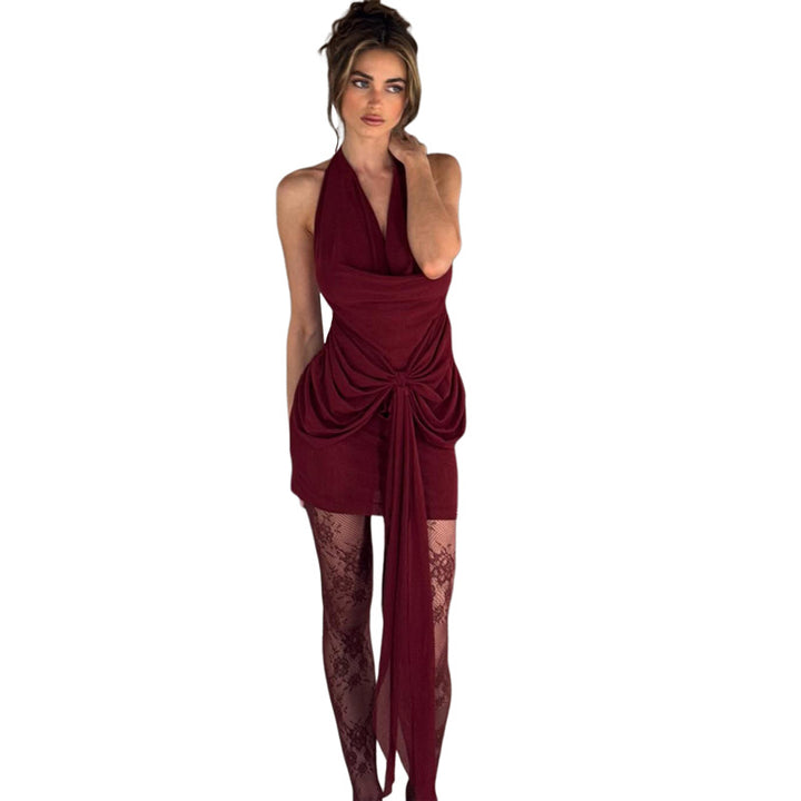 Damen kort klänning med elegant wrap-look och lekfulla draperingsdetaljer Mirla-Eva Jonsson