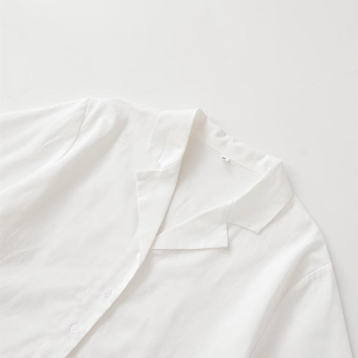 Damen kortärmad blus med elegant snitt och högkvalitativ satin yta Mirla-Eva Jonsson