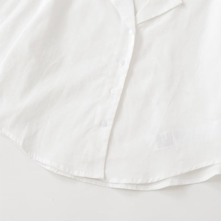 Damen kortärmad blus med elegant snitt och högkvalitativ satin yta Mirla-Eva Jonsson