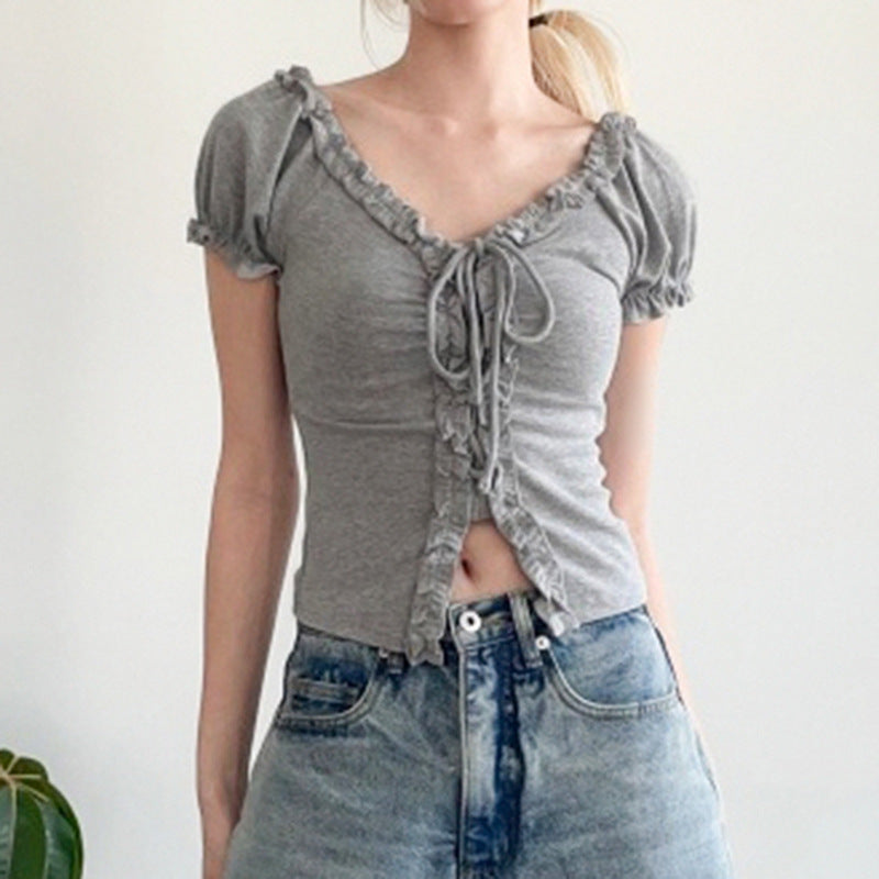 Damen kortärmad topp med volangdetaljer och band Mirla-Eva Jonsson