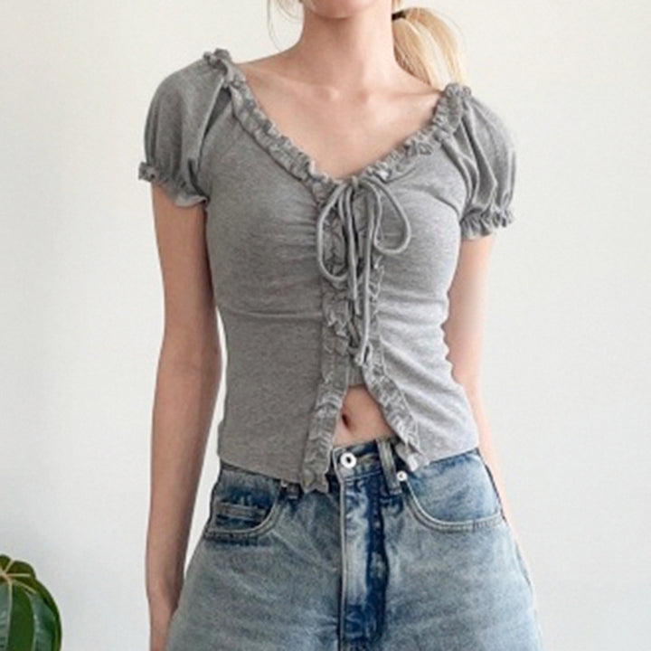 Damen kortärmad topp med volangdetaljer och band Mirla-Eva Jonsson