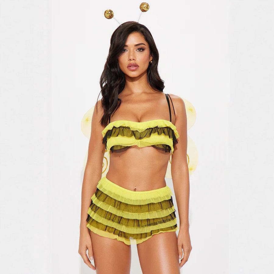 Damen kostym med ruffle-detaljer och sexiga shorts Mirla-Eva Jonsson