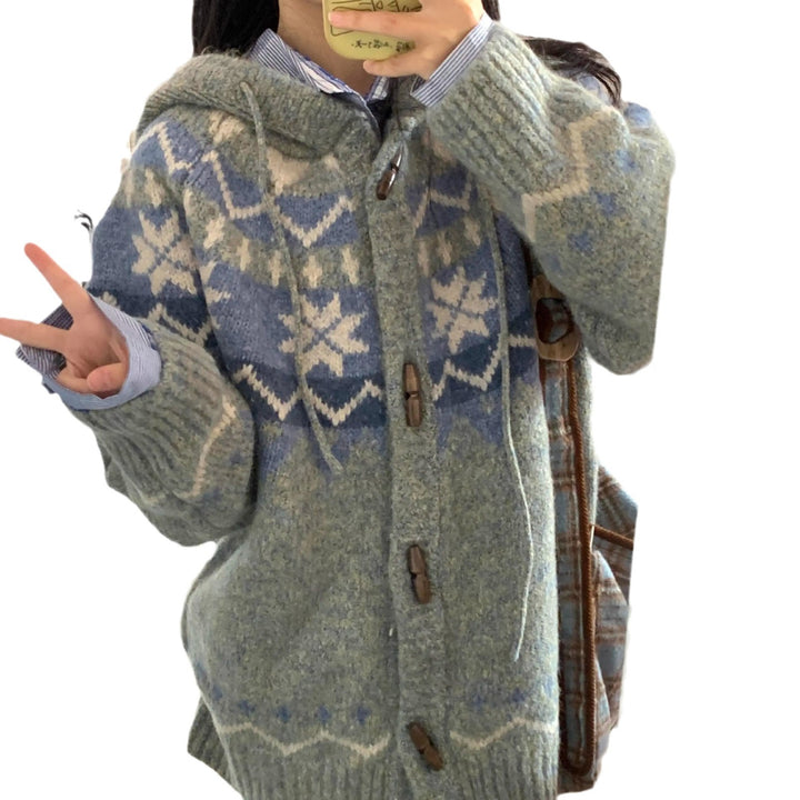 Damen kuschelige Strickjacke mit hohem Kragen und Ornamenten Mirla-Eva Jonsson