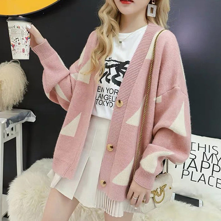 Damen lässige Strickjacke mit großflächigem Muster und praktischen Knopfdetails Mirla-Eva Jonsson