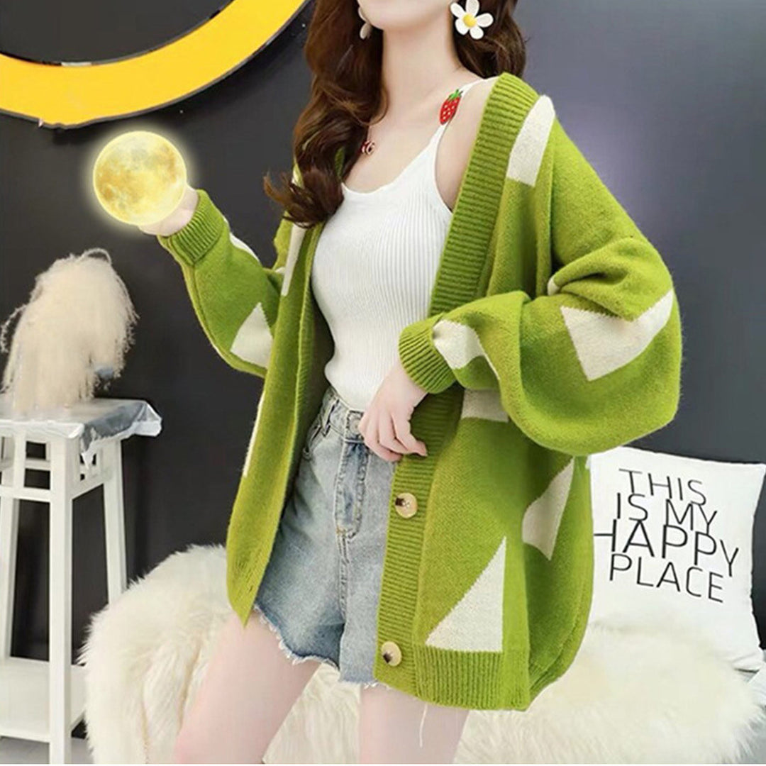 Damen lässige Strickjacke mit großflächigem Muster und praktischen Knopfdetails Mirla-Eva Jonsson