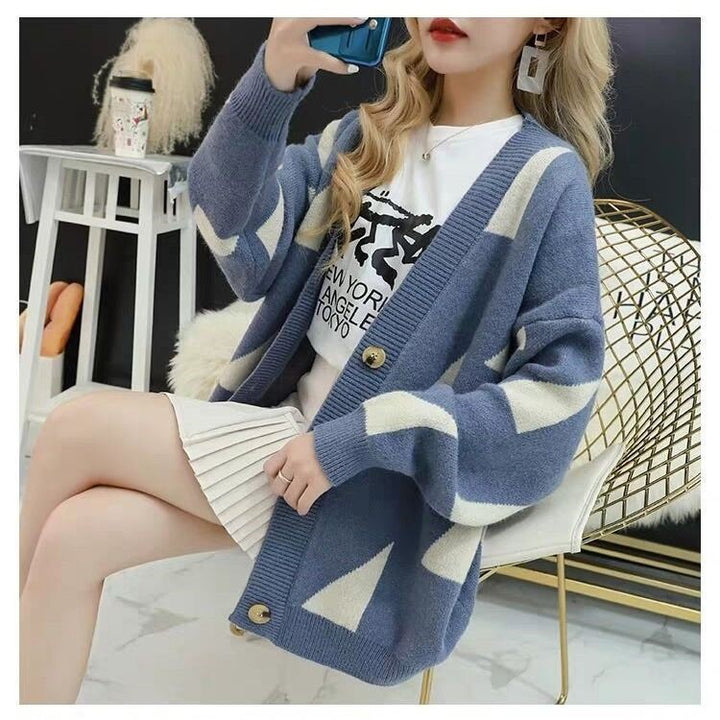Damen lässige Strickjacke mit großflächigem Muster und praktischen Knopfdetails Mirla-Eva Jonsson
