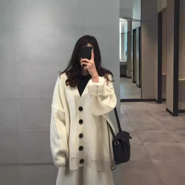 Damen lässige Strickjacke mit übergroßem Schnitt und großen Knöpfen Mirla-Eva Jonsson