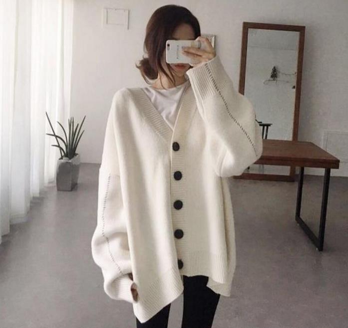 Damen lässige Strickjacke mit übergroßem Schnitt und großen Knöpfen Mirla-Eva Jonsson