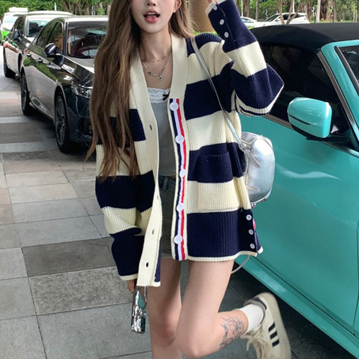 Damen lässiger Strickcardigan mit gestreiftem Muster und praktischen Taschen Mirla-Eva Jonsson