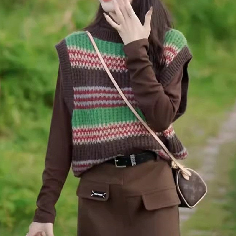 Damen lässiger Strickoversize-Pullover mit buntem Streifenmuster und ärmellosem Design Mirla-Eva Jonsson