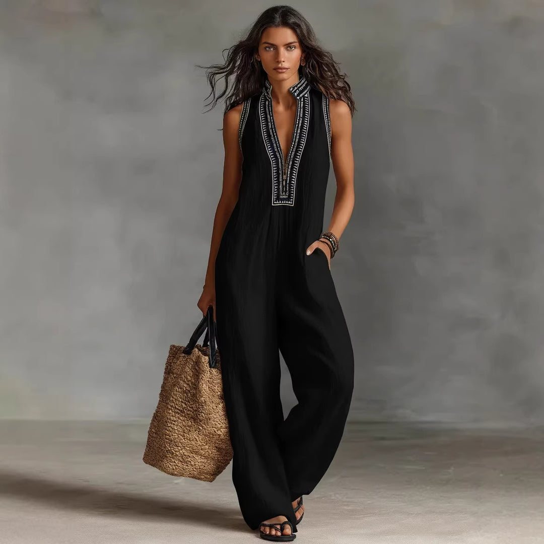 Damen luftig jumpsuit med elegant V-ringning och broderad krage Mirla-Eva Jonsson