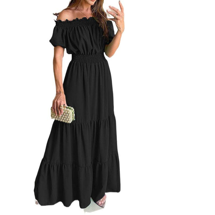 Damen maxiklänning med axelbörjad design och voluminösa ruffle detaljer Mirla-Eva Jonsson