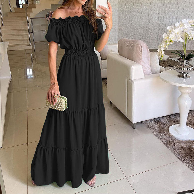 Damen maxiklänning med axelbörjad design och voluminösa ruffle detaljer Mirla-Eva Jonsson