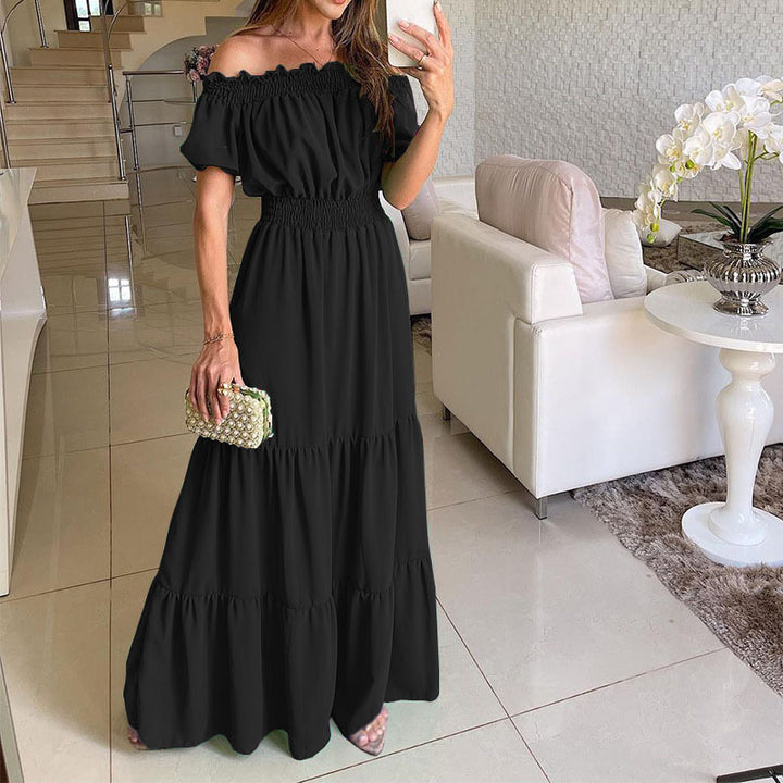 Damen maxiklänning med axelbörjad design och voluminösa ruffle detaljer Mirla-Eva Jonsson