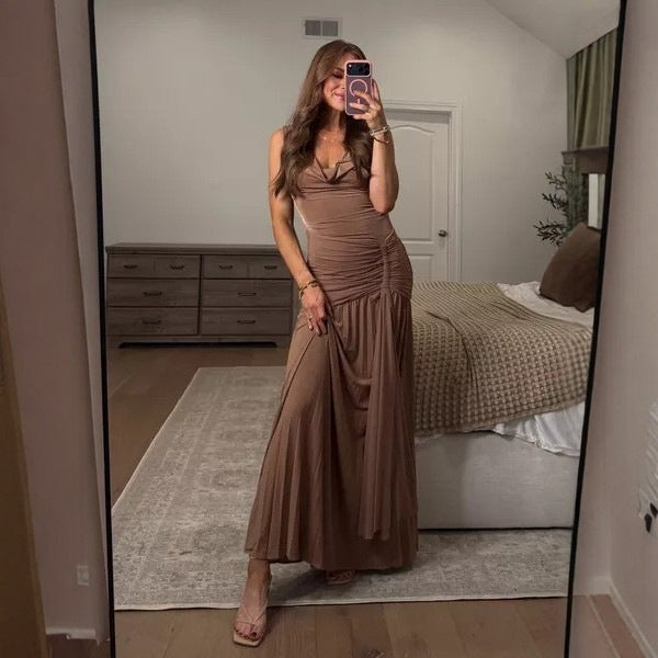 Damen maxiklänning med elegant drapering och snygg V-ringning Mirla-Eva Jonsson