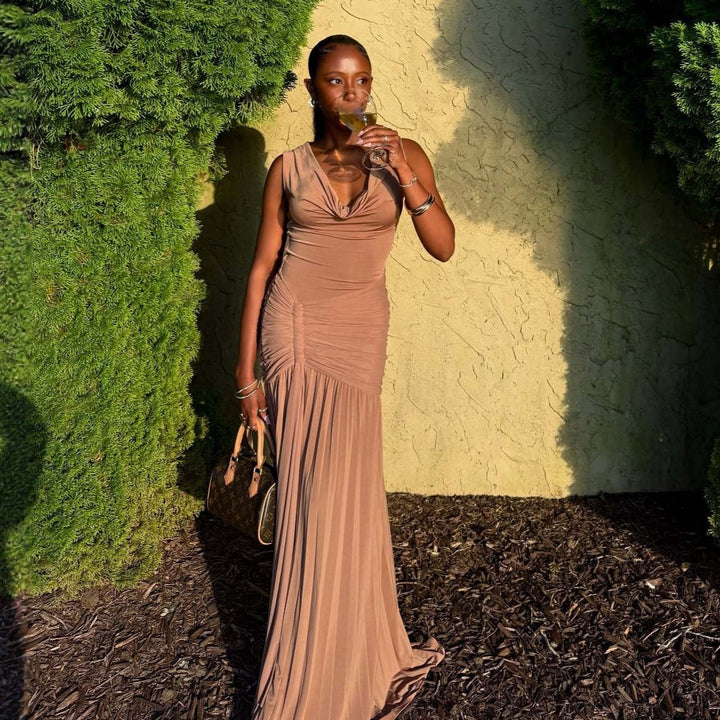 Damen maxiklänning med elegant drapering och snygg V-ringning Mirla-Eva Jonsson