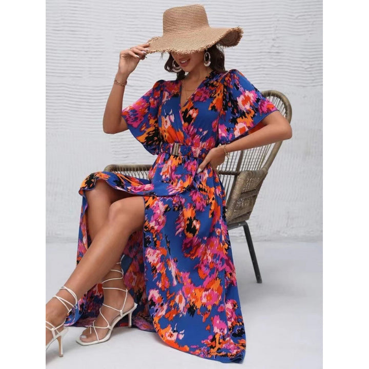Damen maxiklänning med elegant wrap-urringning och blommigt mönster Mirla-Eva Jonsson