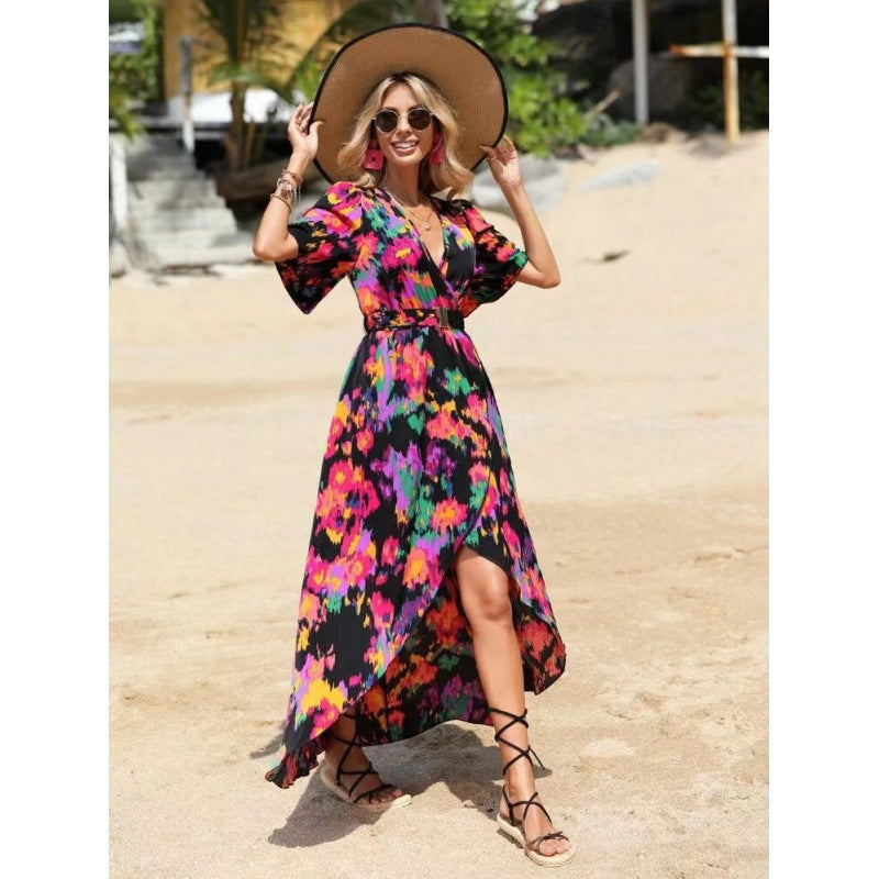 Damen maxiklänning med elegant wrap-urringning och blommigt mönster Mirla-Eva Jonsson