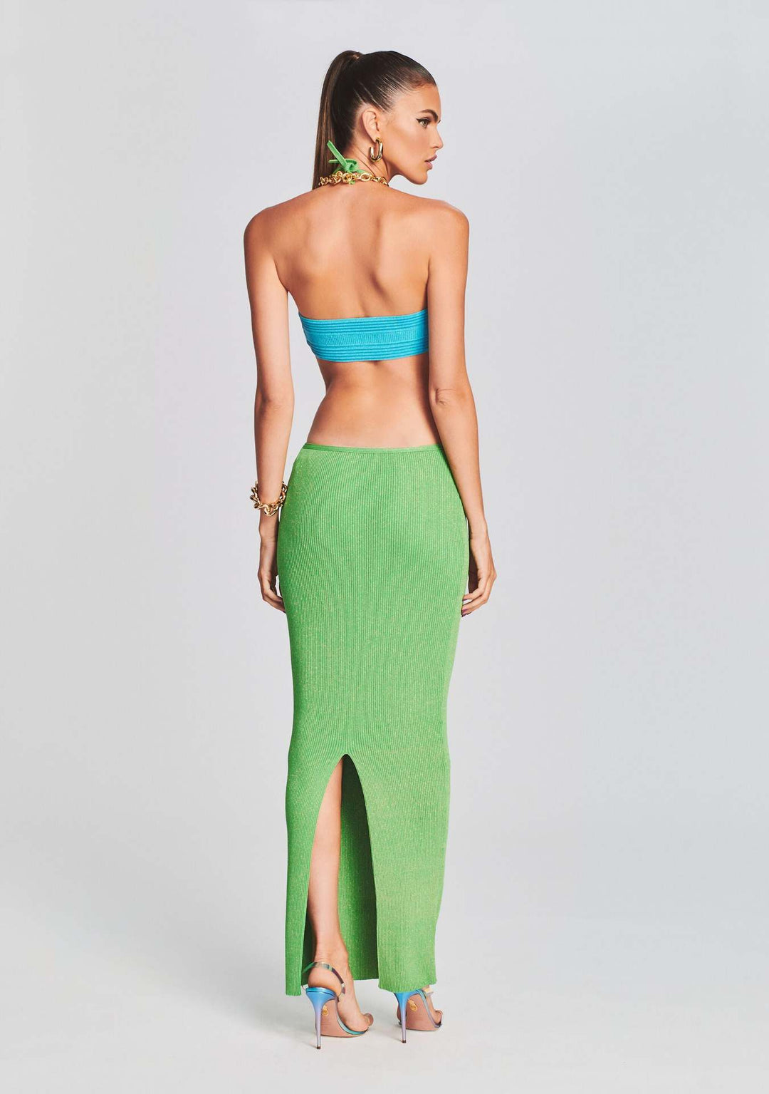 Damen maxiklänning med kreativ cut-out-design och avskuren överdel Mirla-Eva Jonsson
