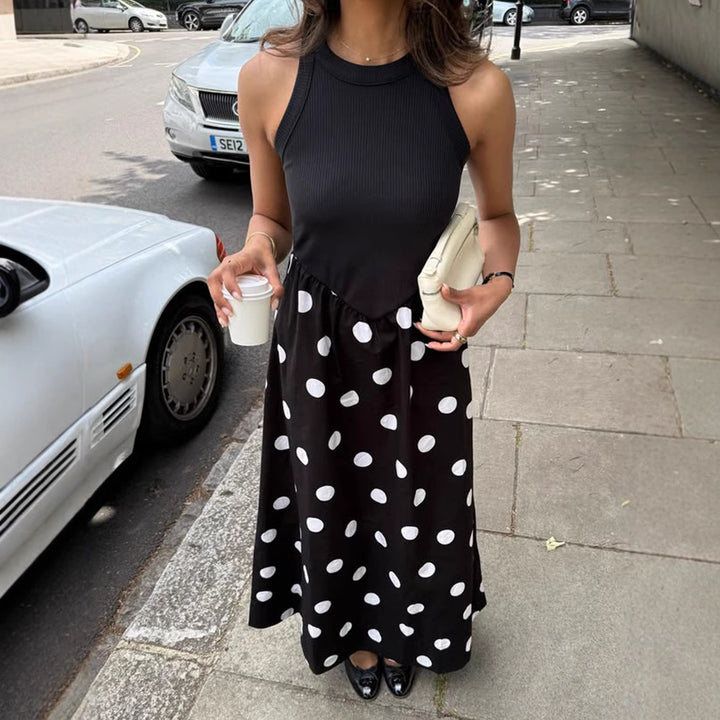 Damen maxiklänning med modernt prickmönster och elegant snitt Mirla-Eva Jonsson