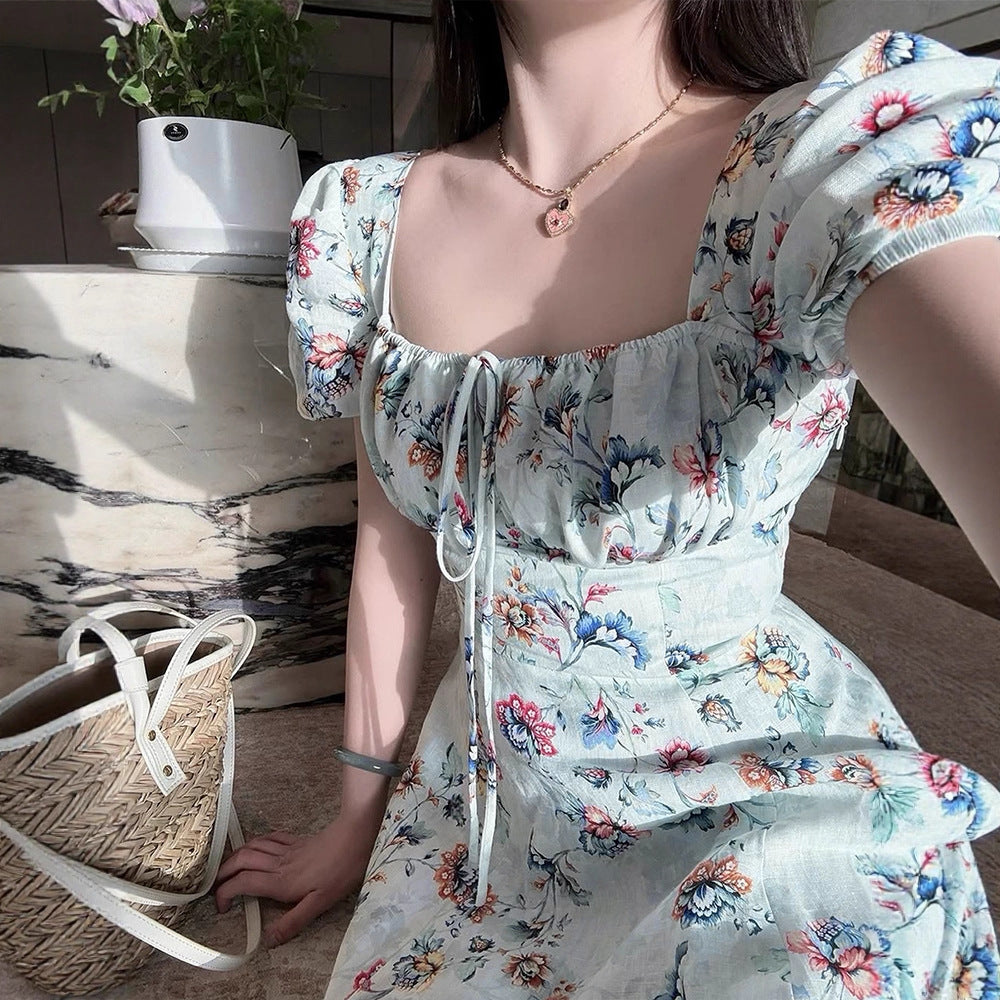 Damen maxiklänning med raffinerad blommönster och figursydd siluett Mirla-Eva Jonsson