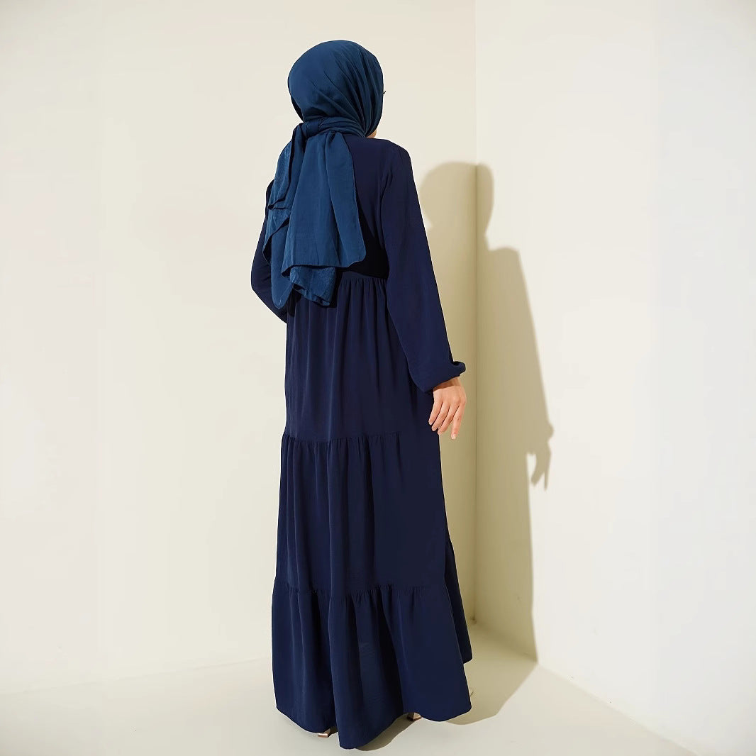 Damen maxiklänning med stiliga volangdetaljer och elegant ståkrage Mirla-Eva Jonsson