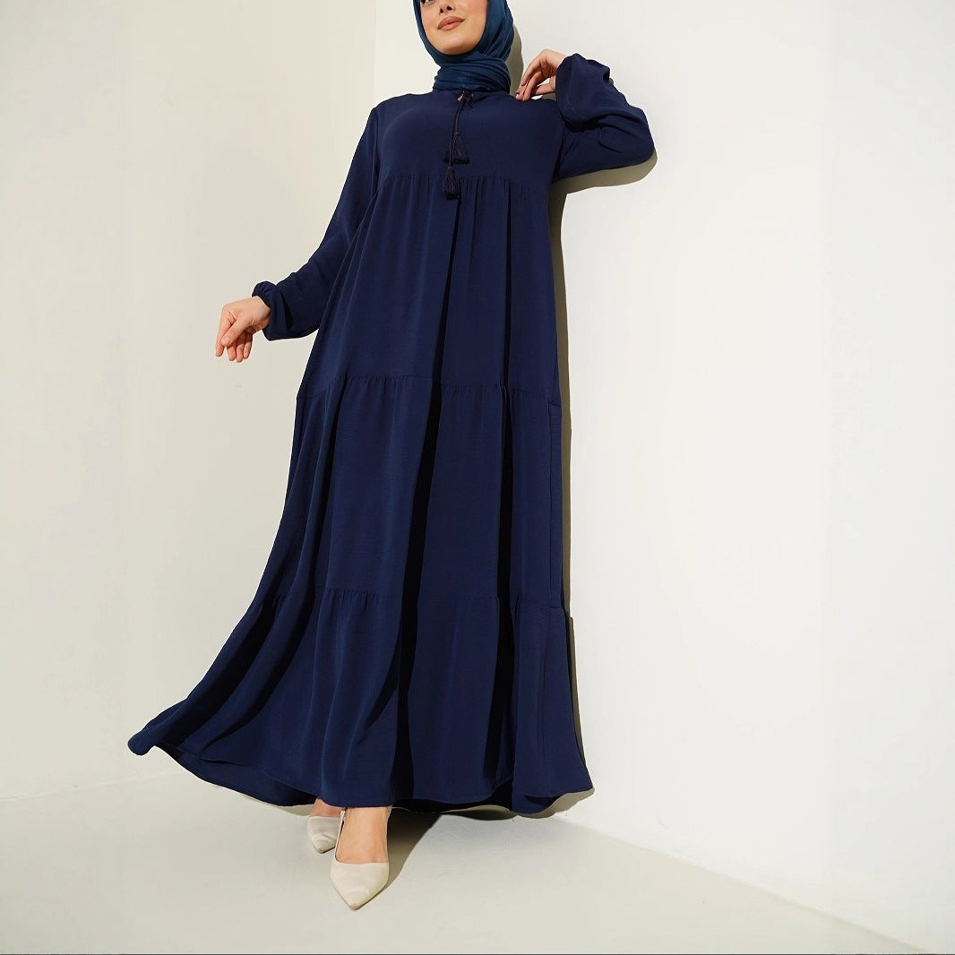 Damen maxiklänning med stiliga volangdetaljer och elegant ståkrage Mirla-Eva Jonsson