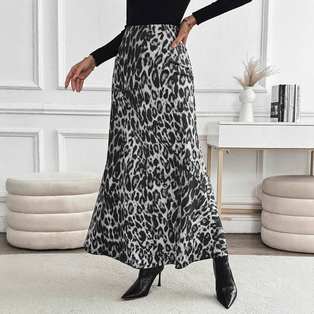 Damen maxiskirt with fashionable leopard pattern Mirla-Eva Jonsson
