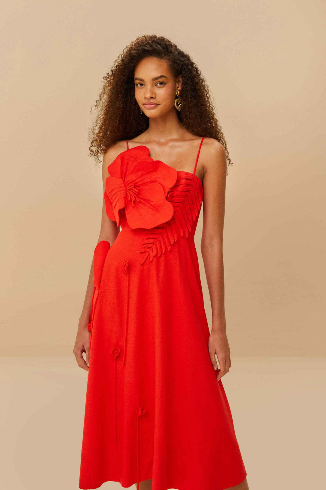 Damen midi dress with elaborate ruffle details and adjustable spaghetti straps Mirla-Eva Jonsson