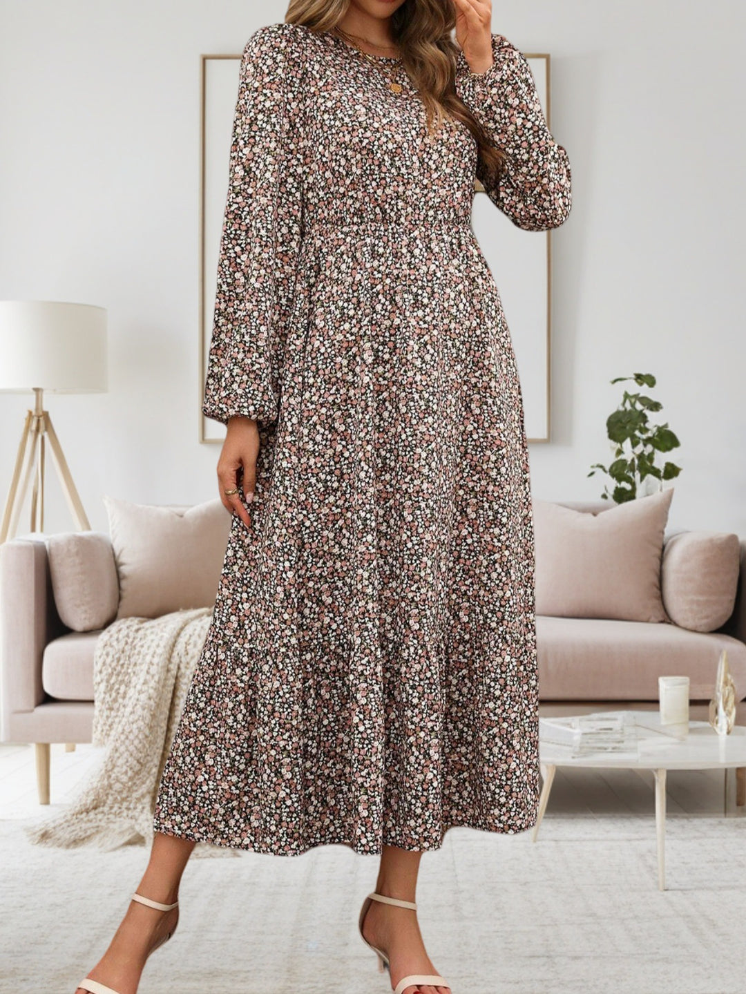 Damen midi-klänning med elastiskt midjeband och blommönster Mirla-Eva Jonsson
