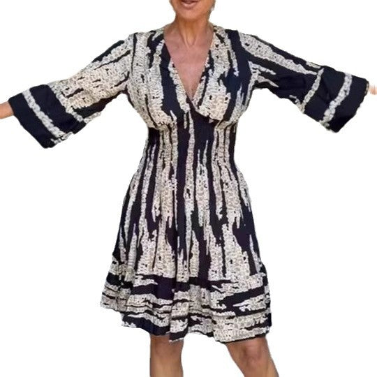 Damen midikjol med lekfullt mönster och eleganta 3/4-ärmar Mirla-Eva Jonsson
