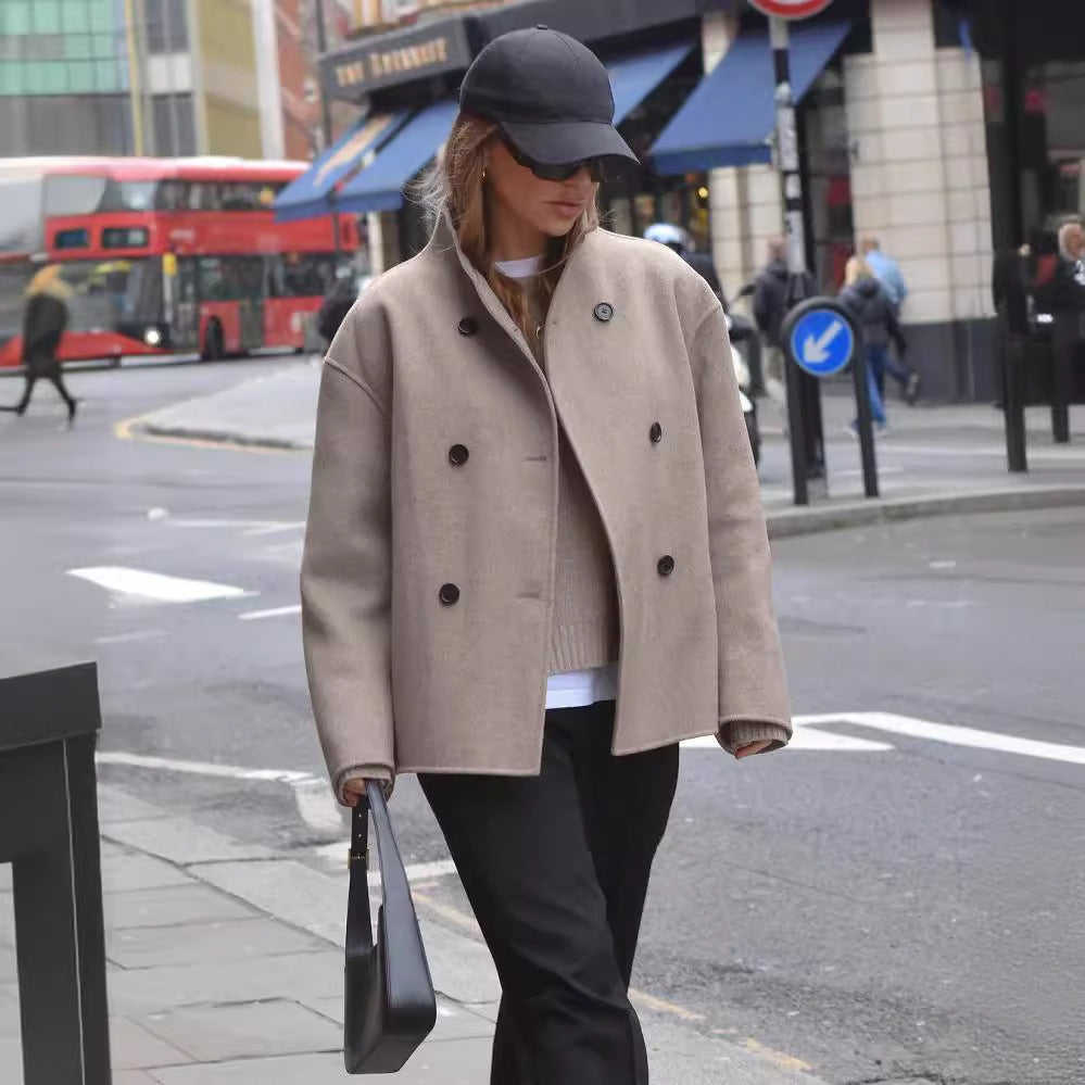 Damen mode kort jacka med dubbel knapprad och avslappnade ärmar Mirla-Eva Jonsson