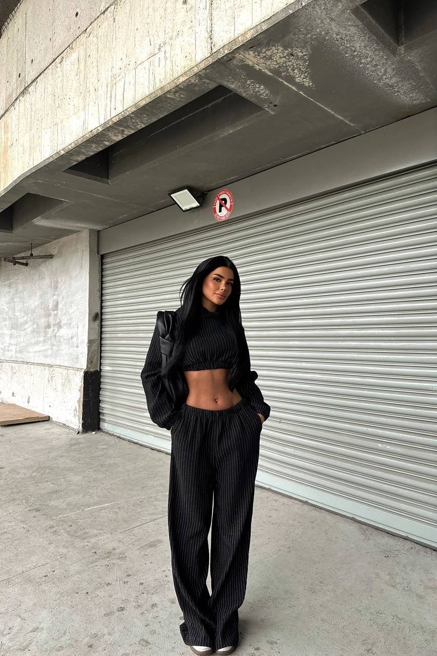 Damen mode-randigt set med cropped topp och vida byxor Mirla-Eva Jonsson
