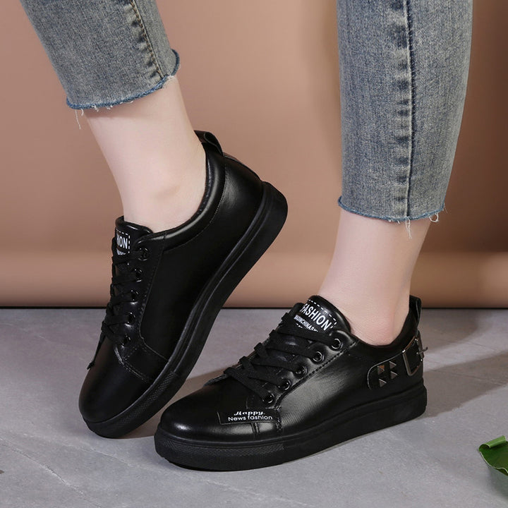 Damen mode sneakers med dekorativa nitar Mirla-Eva Jonsson