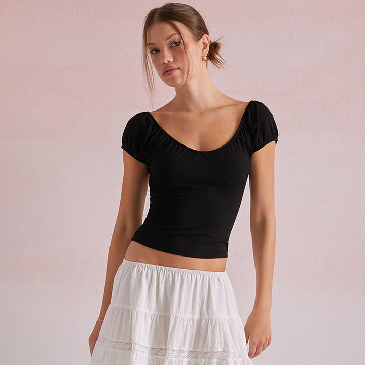 Damen mode top med puffärmar och figursydd silhuett Mirla-Eva Jonsson