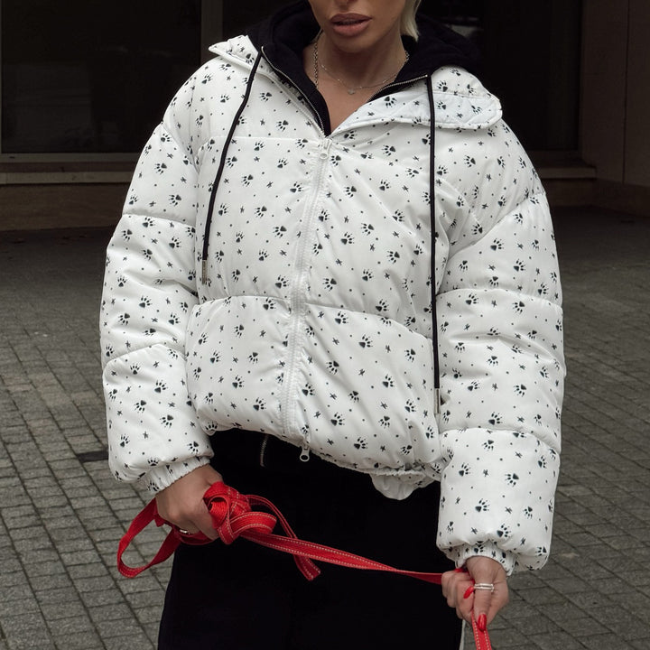 Damen modernt quiltad jacka med hög krage och blommönster Mirla-Eva Jonsson