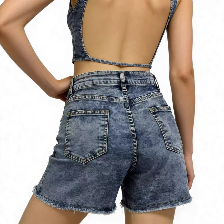 Damen modische Denim-short i avslappnad stil med fransad fåll Mirla-Eva Jonsson