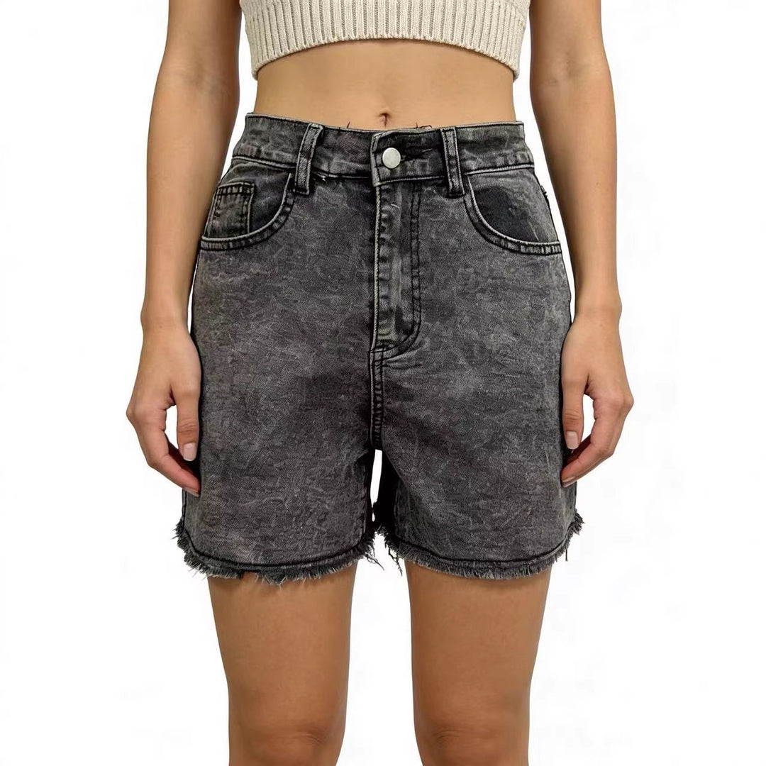 Damen modische Denim-short i avslappnad stil med fransad fåll Mirla-Eva Jonsson