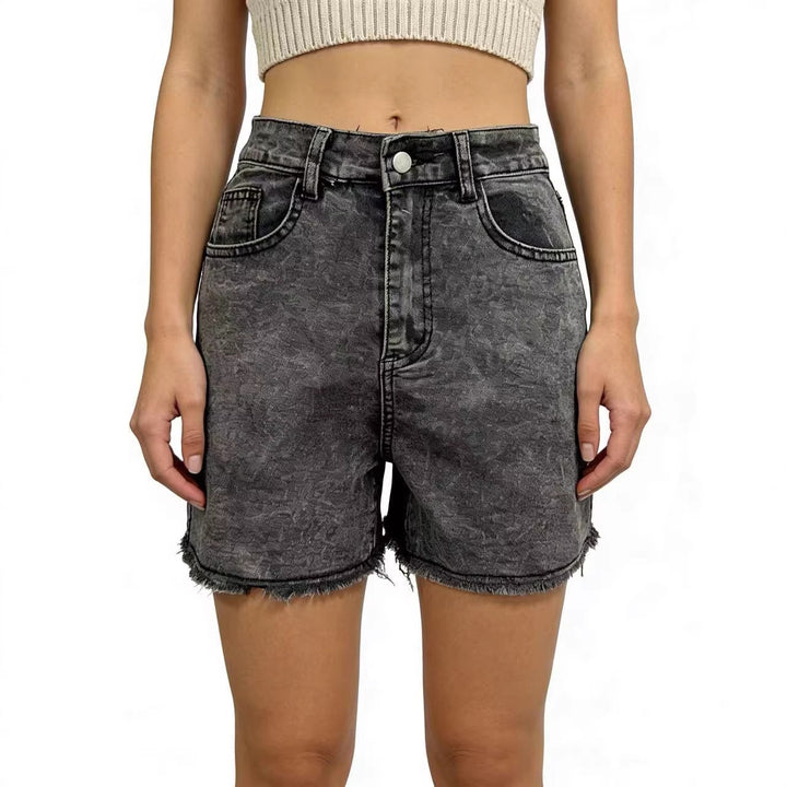 Damen modische Denim-short i avslappnad stil med fransad fåll Mirla-Eva Jonsson