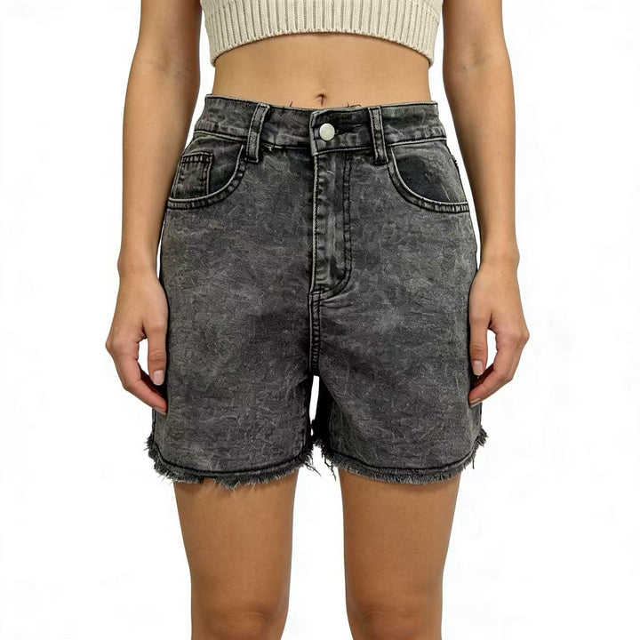 Damen modische Denim-short i avslappnad stil med fransad fåll Mirla-Eva Jonsson