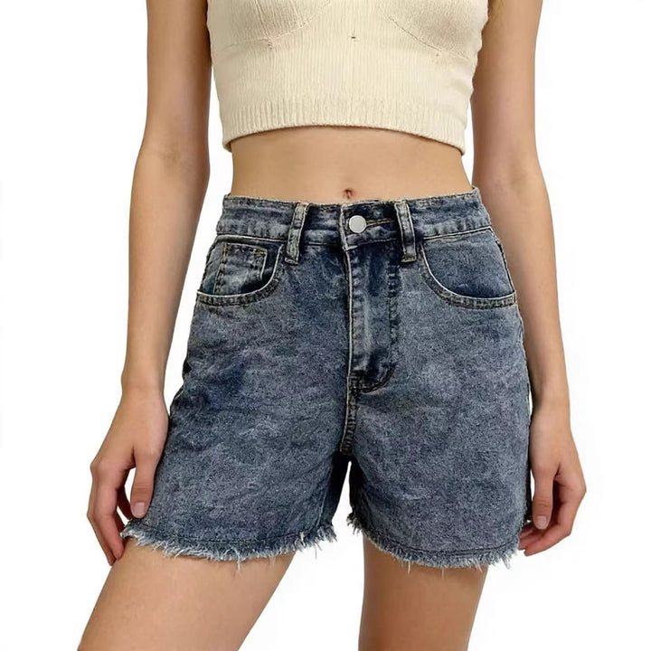 Damen modische Denim-short i avslappnad stil med fransad fåll Mirla-Eva Jonsson