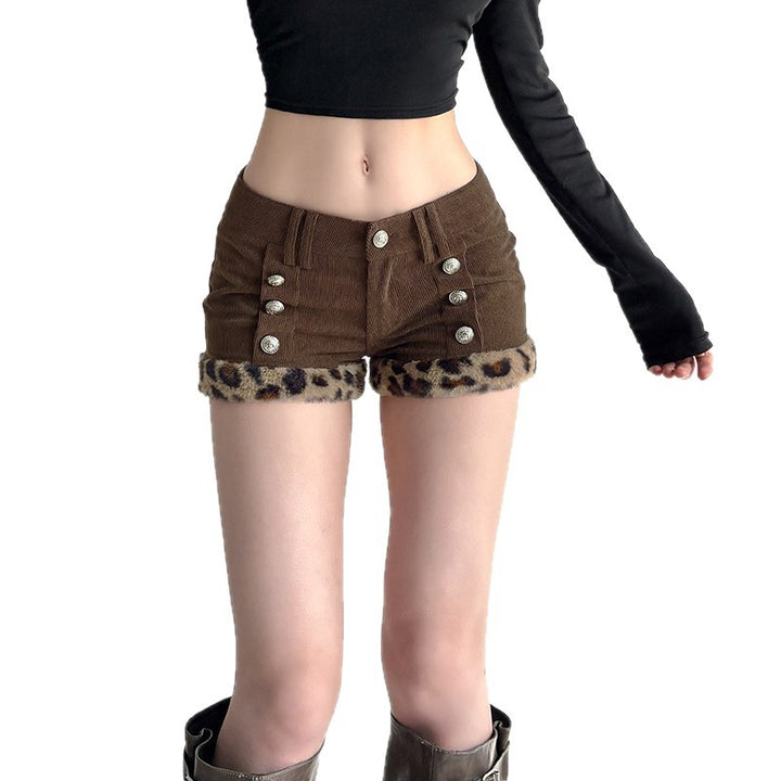 Damen modische Shorts aus Cord mit Kragenfransen und dekorativen Knöpfen Mirla-Eva Jonsson