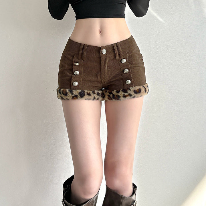 Damen modische Shorts aus Cord mit Kragenfransen und dekorativen Knöpfen Mirla-Eva Jonsson