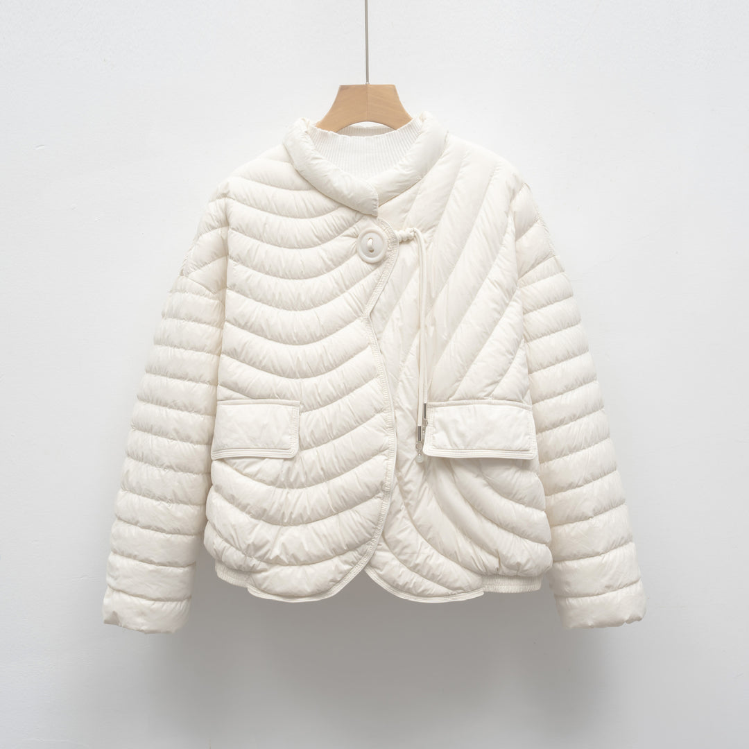 Damen modische Steppjacke mit asymmetrischem Schnitt und praktischen Taschen Eva Jonsson-Eva Jonsson